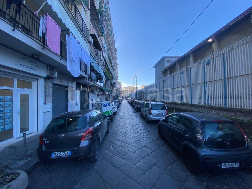 negozio in affitto a Napoli