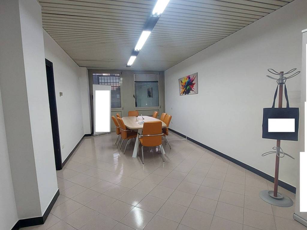 ufficio in affitto a Napoli in zona Zona Industriale-Ferrovia