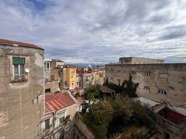 appartamento in affitto a Napoli in zona Stella