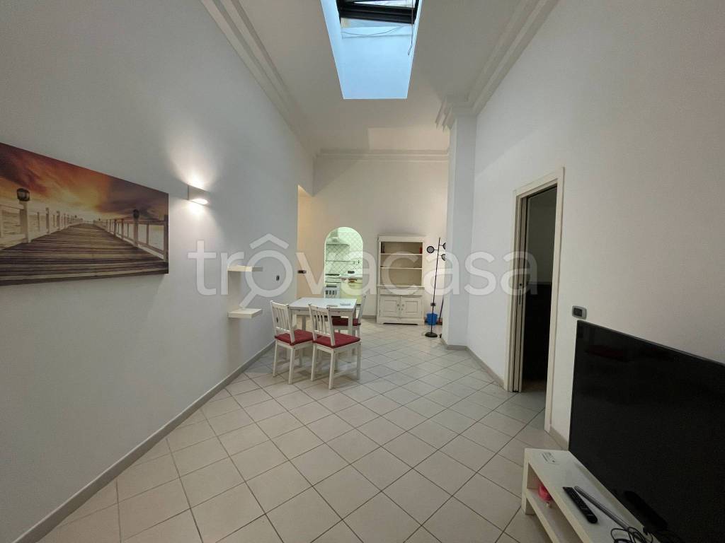 appartamento in affitto a Napoli in zona Chiaia