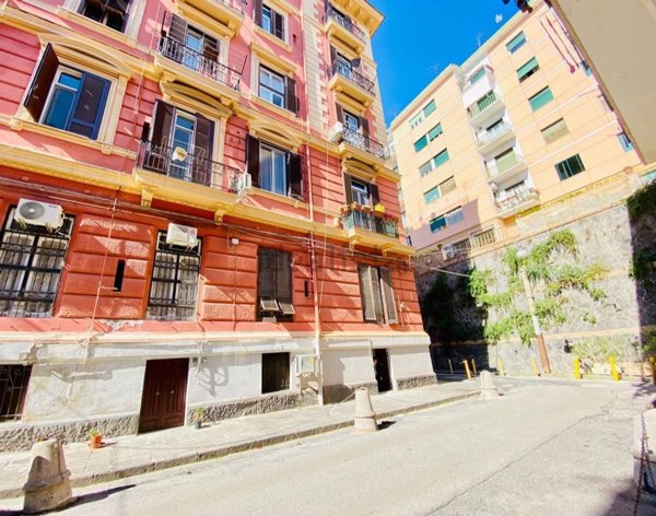 locale commerciale in affitto a Napoli in zona Chiaia