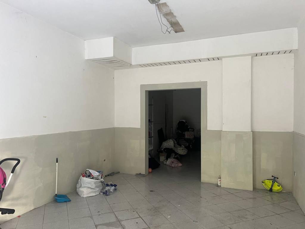 locale commerciale in affitto a Napoli in zona Arenella