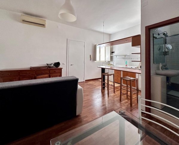 appartamento in affitto a Napoli in zona Chiaia