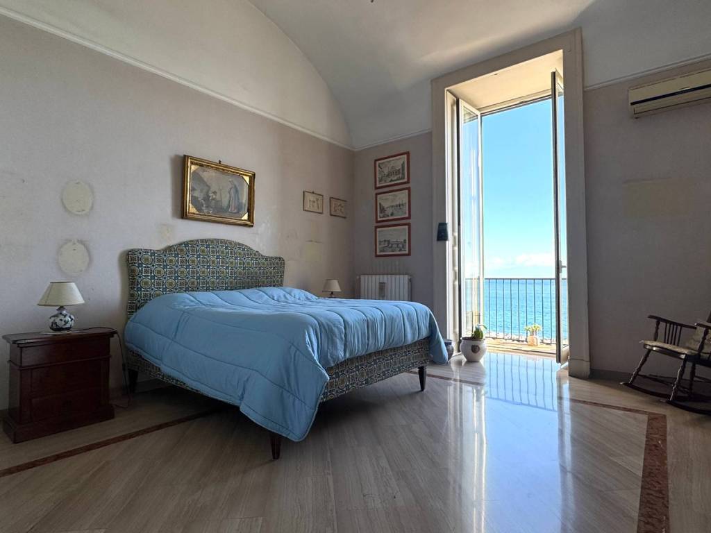 appartamento in affitto a Napoli in zona Chiaia