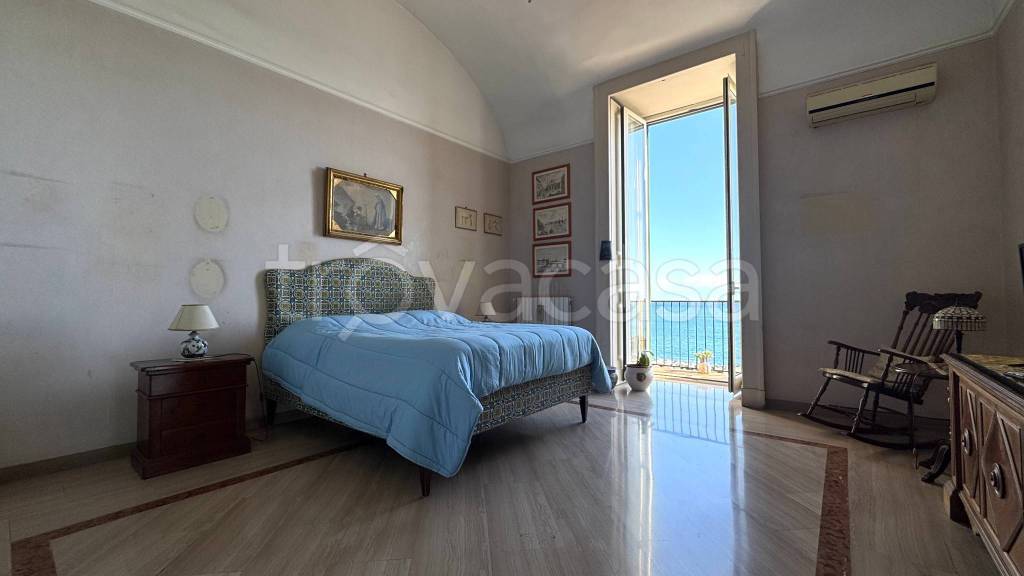 appartamento in affitto a Napoli in zona Chiaia