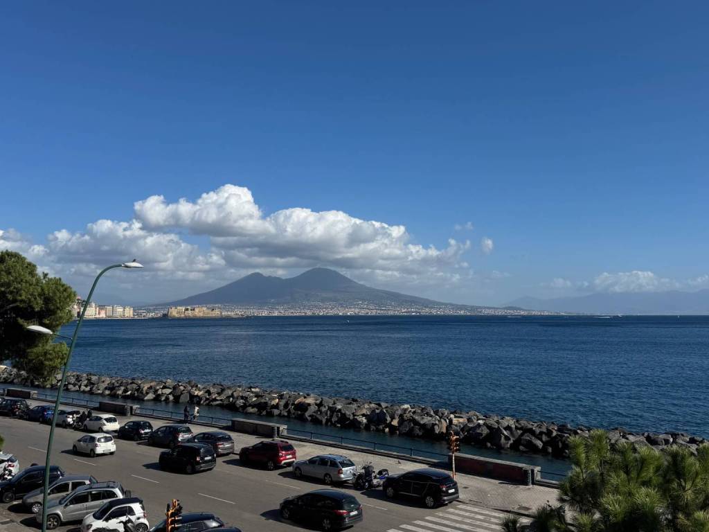 appartamento in affitto a Napoli in zona Chiaia