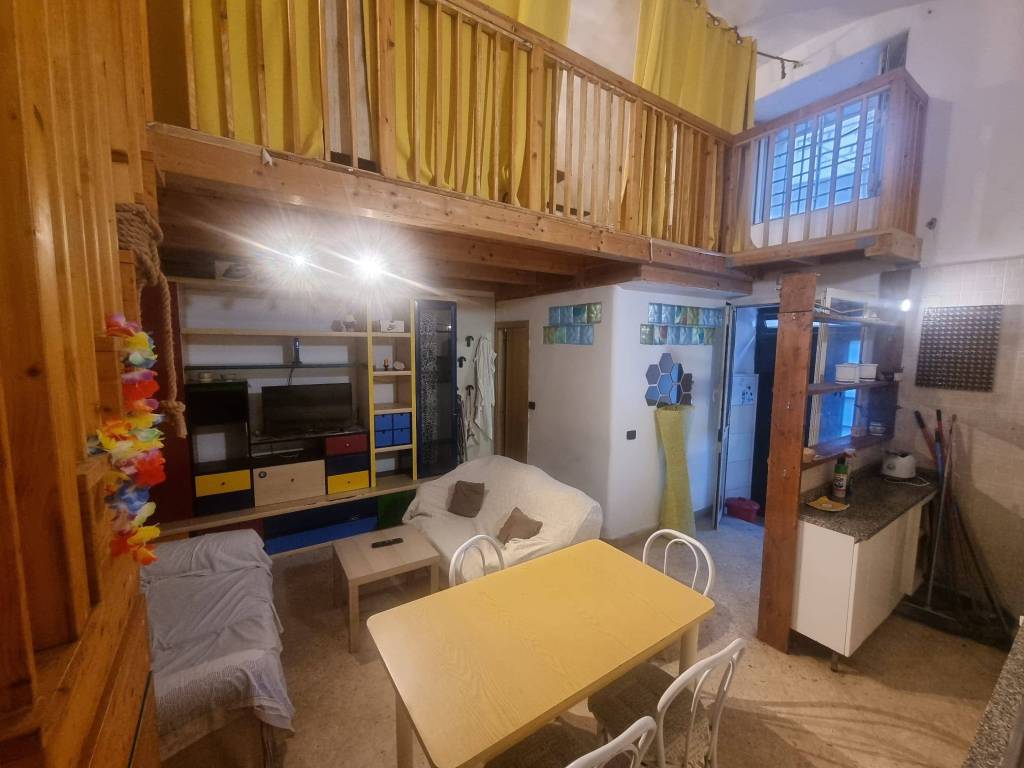 appartamento in affitto a Napoli in zona Stella