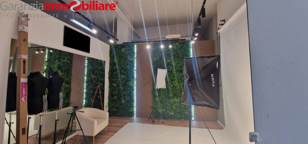 locale commerciale in affitto a Napoli in zona San Carlo all'Arena