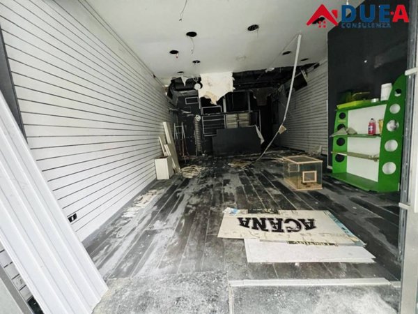 negozio in affitto a Napoli