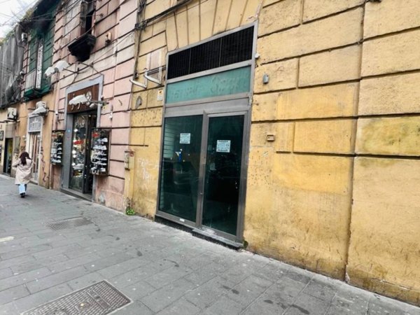 negozio in affitto a Napoli