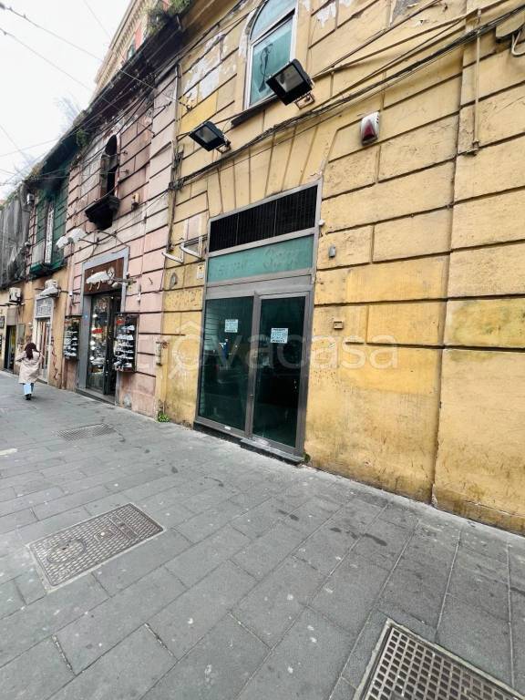 negozio in affitto a Napoli