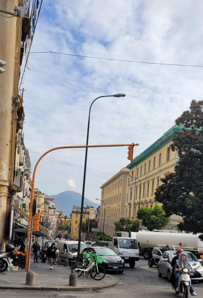 negozio in affitto a Napoli in zona Arenella