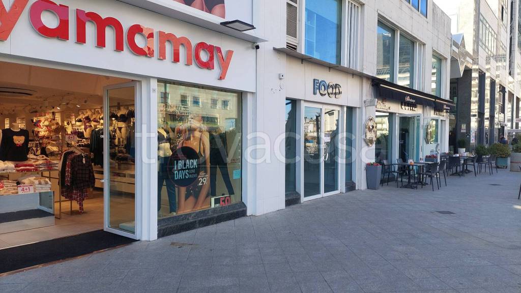 negozio in affitto a Napoli