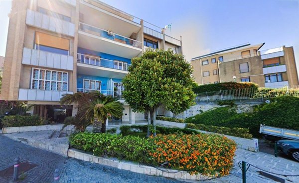 appartamento in affitto a Napoli in zona Chiaia