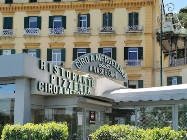 appartamento in affitto a Napoli in zona Chiaia