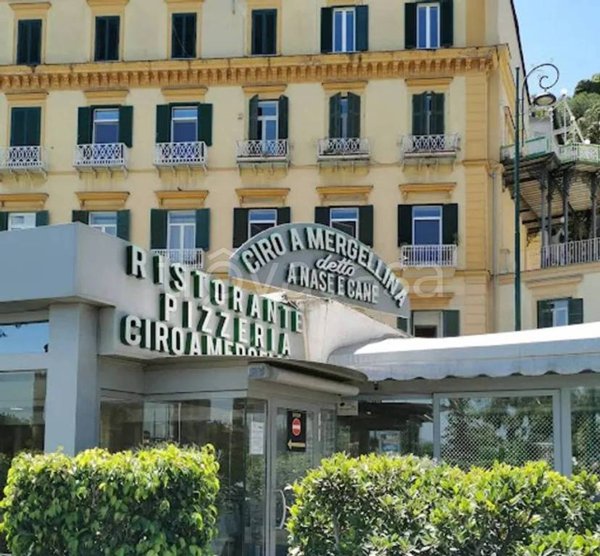 appartamento in affitto a Napoli in zona Chiaia