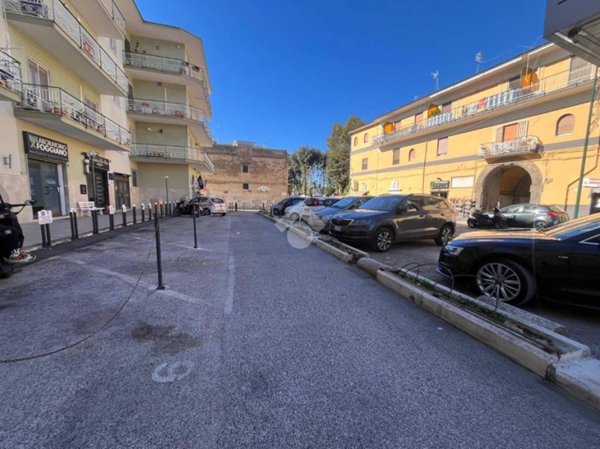 negozio in affitto a Napoli in zona Pianura