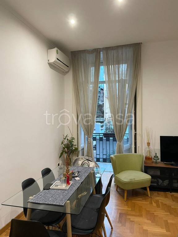 appartamento in affitto a Napoli in zona Chiaia
