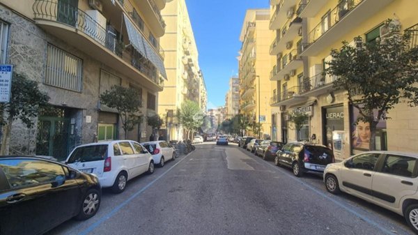 locale commerciale in affitto a Napoli in zona Arenella