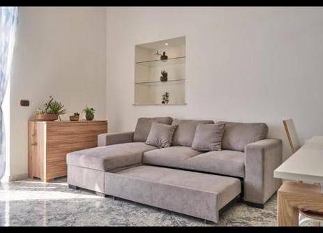 appartamento in affitto a Napoli in zona San Carlo all'Arena