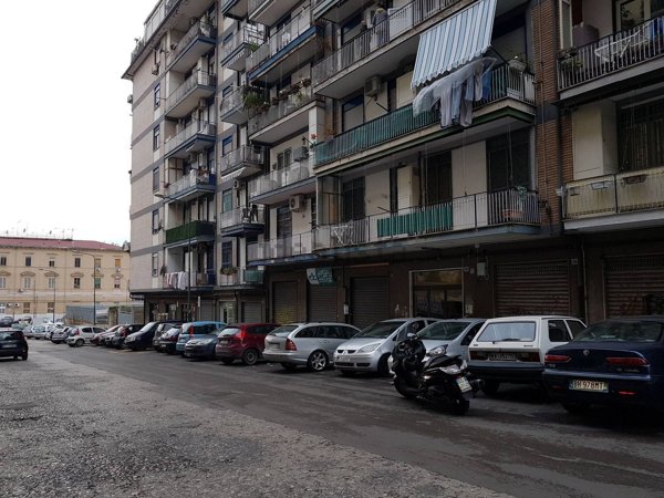 negozio in affitto a Napoli in zona Fuorigrotta