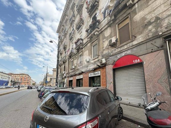 negozio in affitto a Napoli in zona Poggioreale