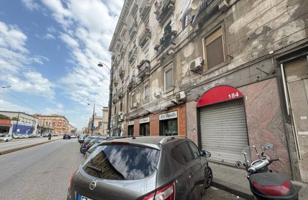 negozio in affitto a Napoli in zona Poggioreale