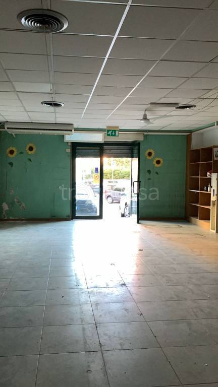 negozio in affitto a Napoli in zona Chiaiano