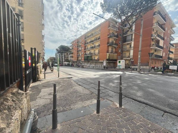 negozio in affitto a Napoli in zona Capodimonte / Colli Aminei