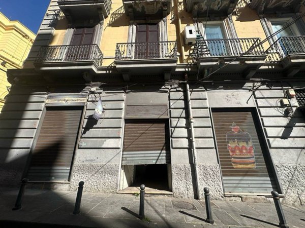 negozio in affitto a Napoli