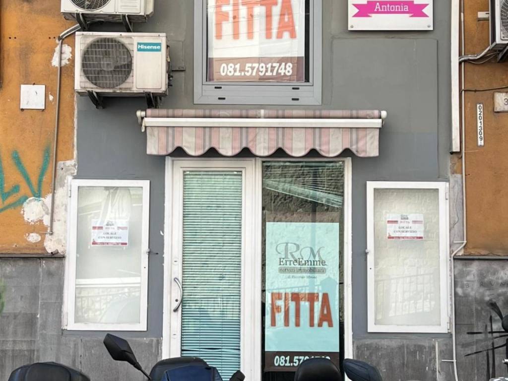 negozio in affitto a Napoli in zona Avvocata