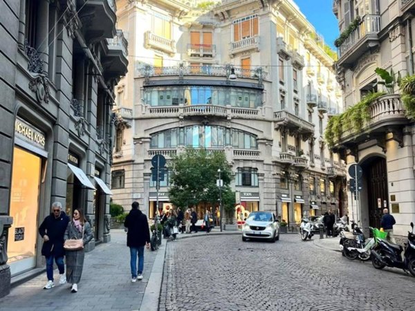 appartamento in affitto a Napoli in zona Chiaia