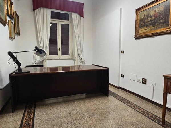 ufficio in affitto a Napoli in zona Chiaia