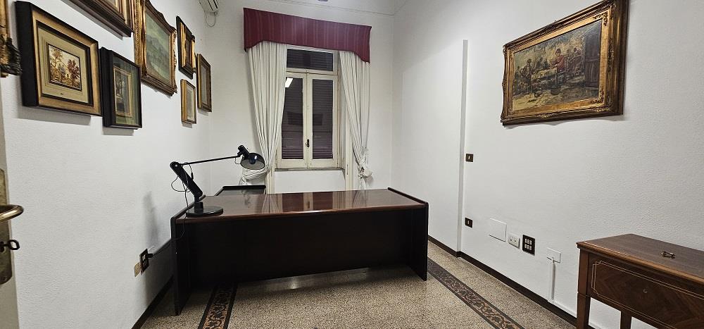 ufficio in affitto a Napoli in zona Chiaia