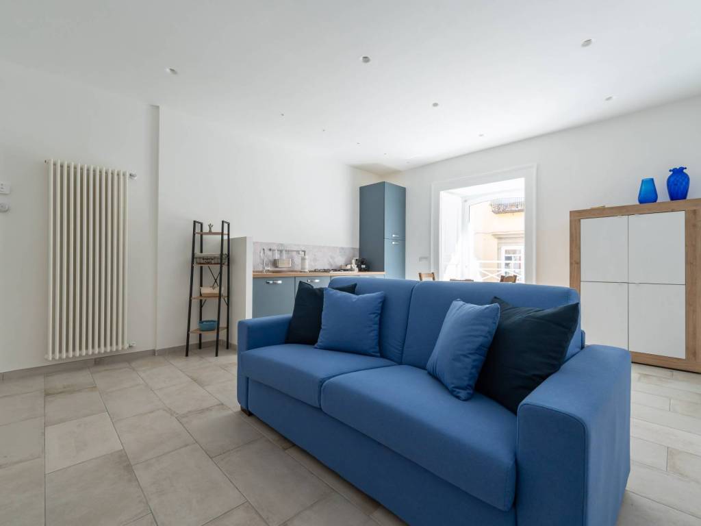 appartamento in affitto a Napoli in zona Chiaia