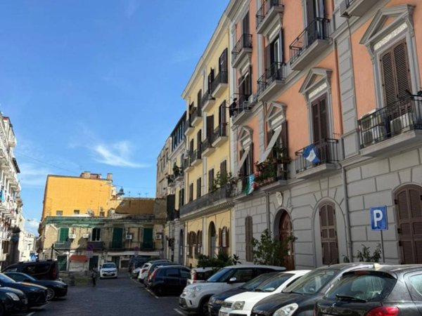 negozio in affitto a Napoli