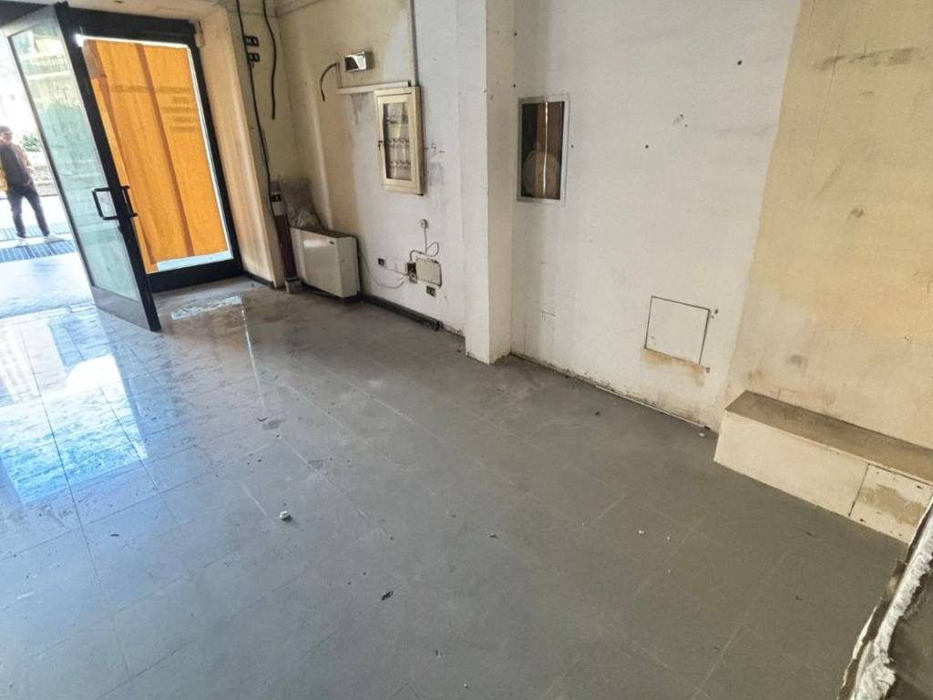negozio in affitto a Napoli in zona Poggioreale