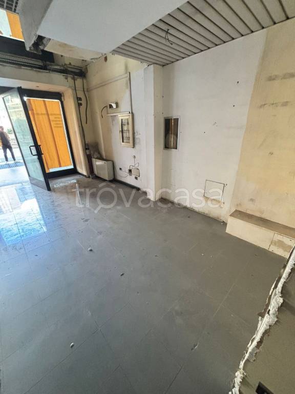 negozio in affitto a Napoli