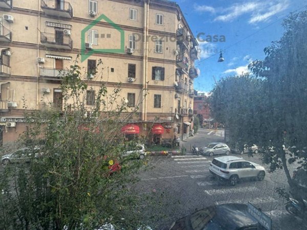 negozio in affitto a Napoli