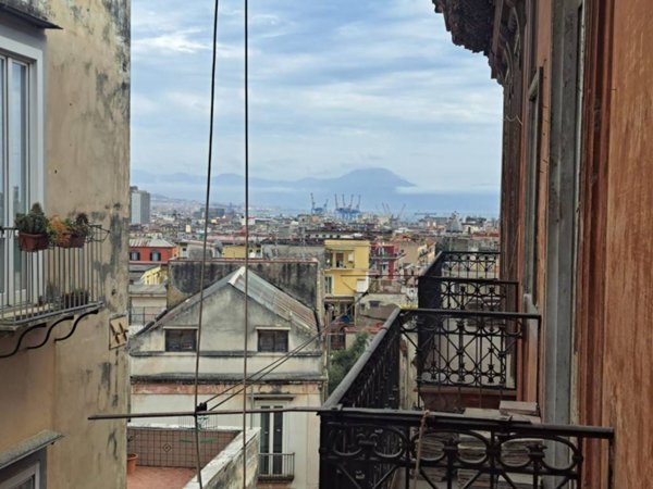 appartamento in affitto a Napoli in zona Stella