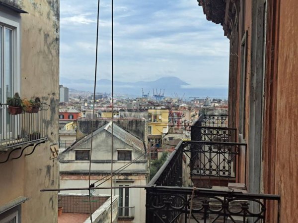 appartamento in affitto a Napoli in zona San Carlo all'Arena