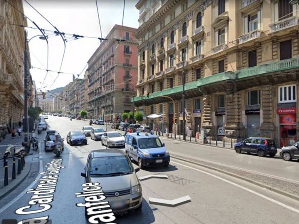 negozio in affitto a Napoli