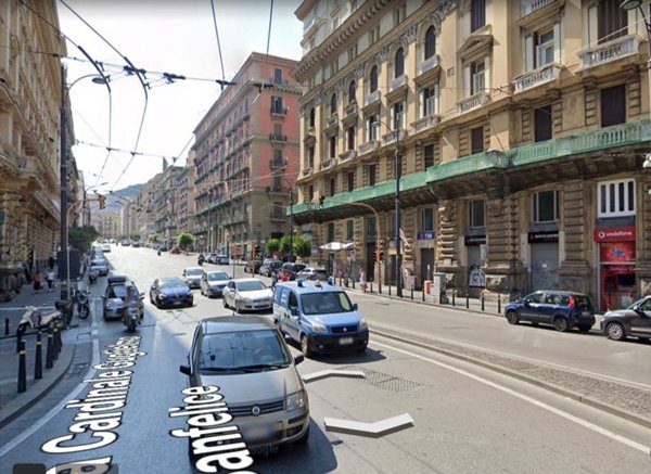 negozio in affitto a Napoli