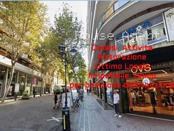 negozio in affitto a Napoli in zona Vomero