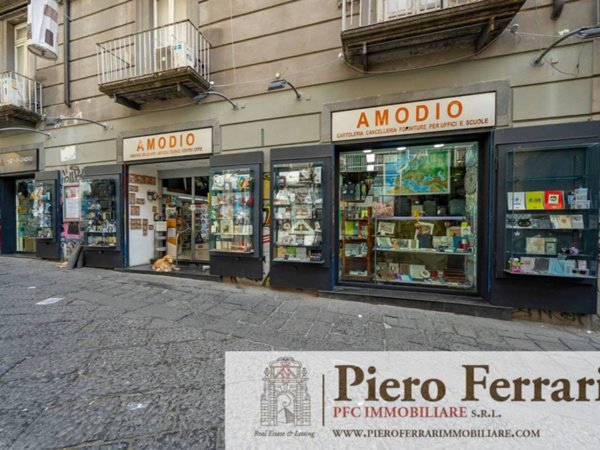 negozio in affitto a Napoli