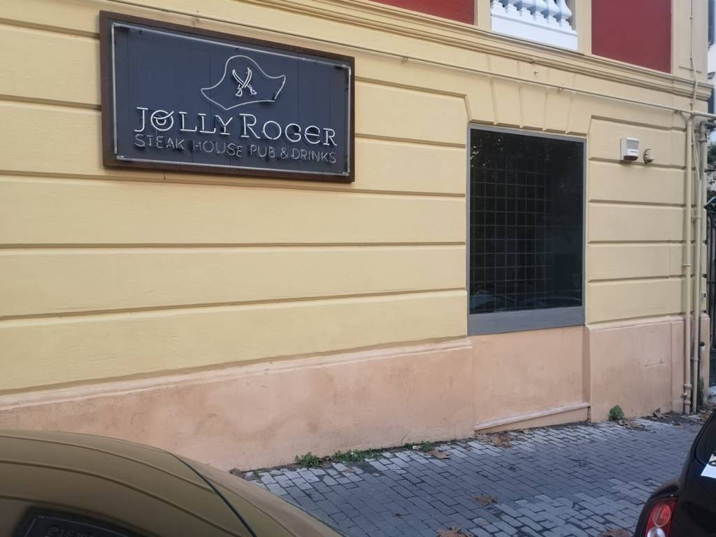 negozio in affitto a Napoli in zona Vomero