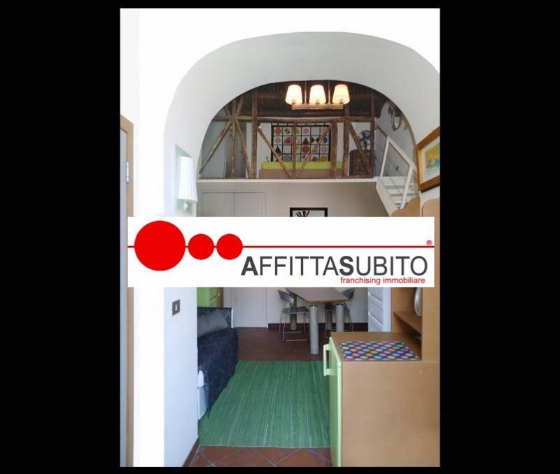 appartamento in affitto a Napoli in zona Chiaia