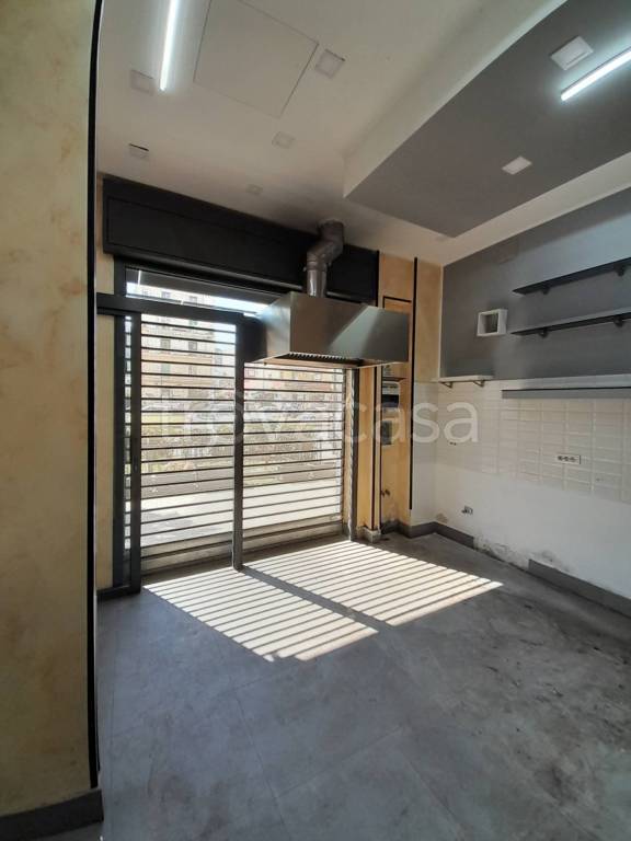 negozio in affitto a Napoli in zona Fuorigrotta