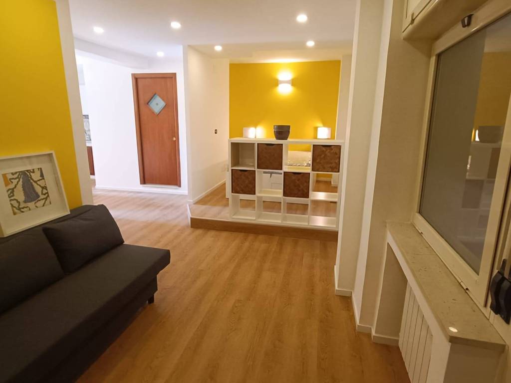 appartamento in affitto a Napoli in zona Chiaia