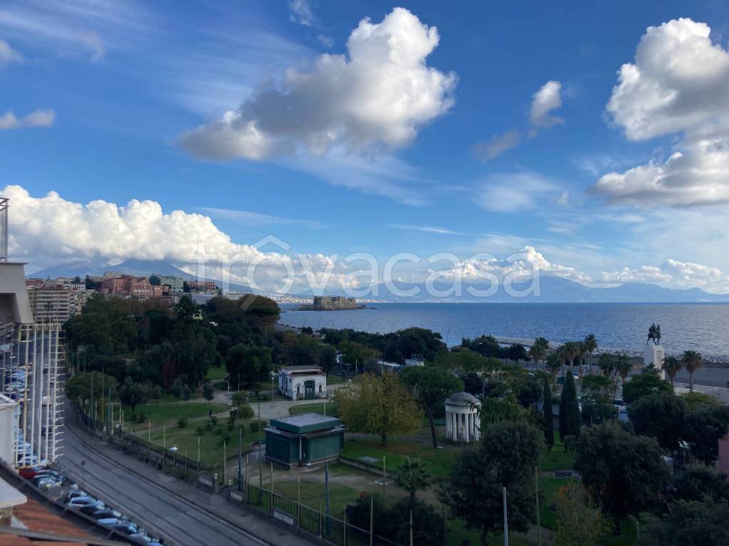 appartamento in affitto a Napoli in zona Chiaia